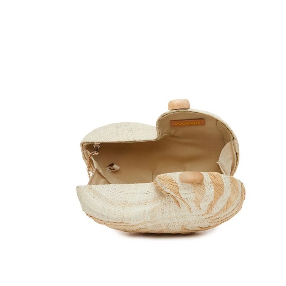 Poolside Anna Pink and Cream Shell-Shaped Clutch - Picture 2 of 2